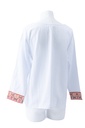 BLUSA BLANCA CON CINTA BORDADA EN CUELLO Y MANGAS