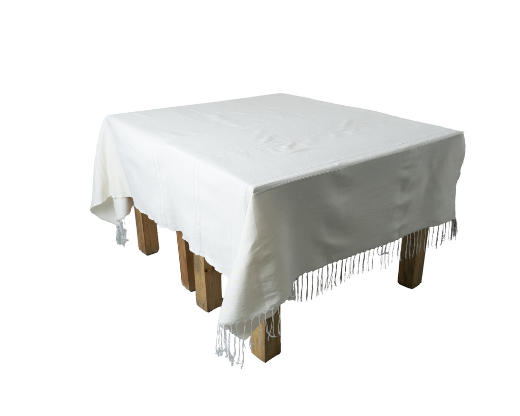 MANTEL CUADRADO CON FLECOS