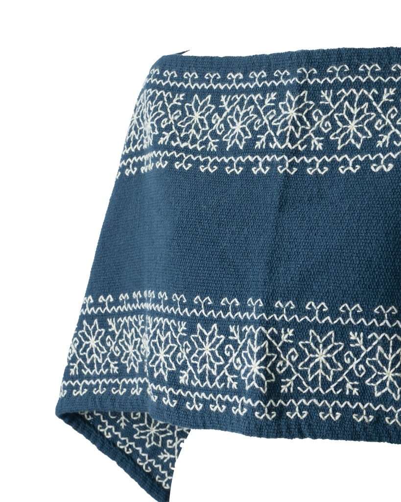 HUIPIL AZUL BORDADO EN PICO