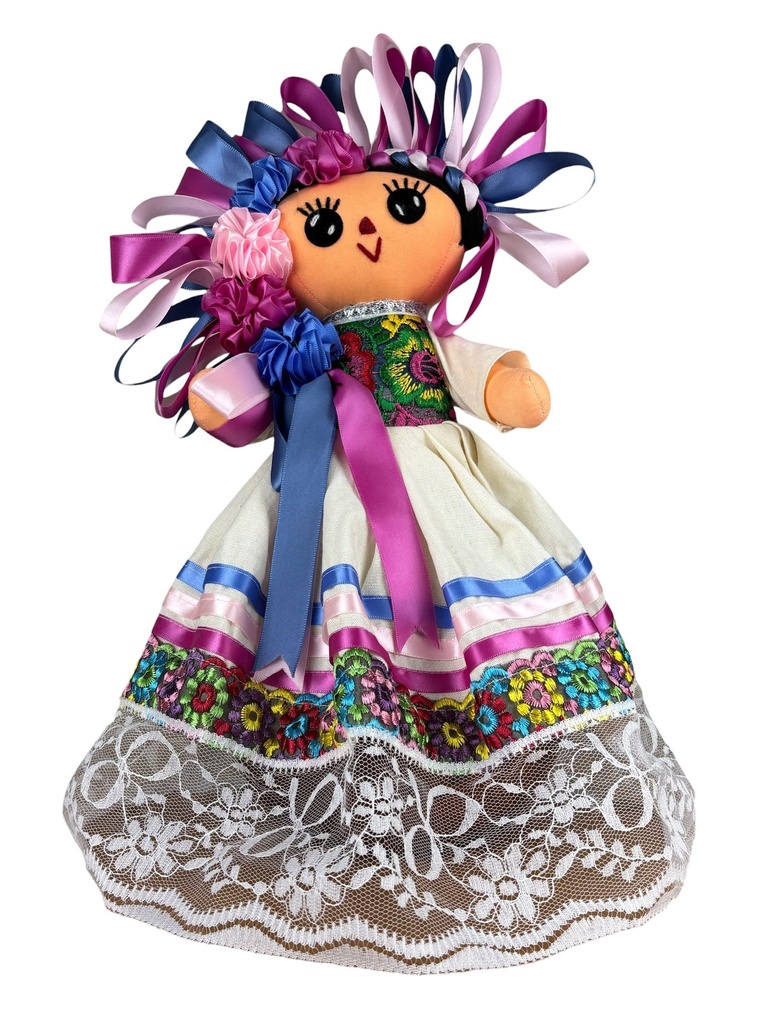 MUÑECA LELE CON VESTIDO DE MANTA BORDADO