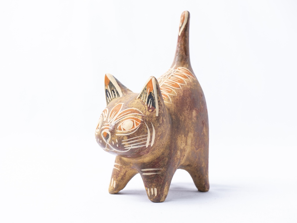 GATO DE BARRO PINTADO