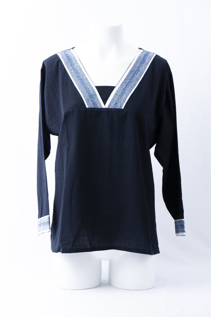BLUSA AZUL MARINO CON CINTA BORDADA EN CUELLO Y MANGAS