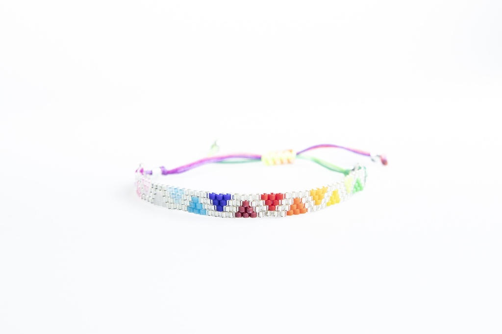 PULSERA TEJIDA CON TRIÁNGULOS