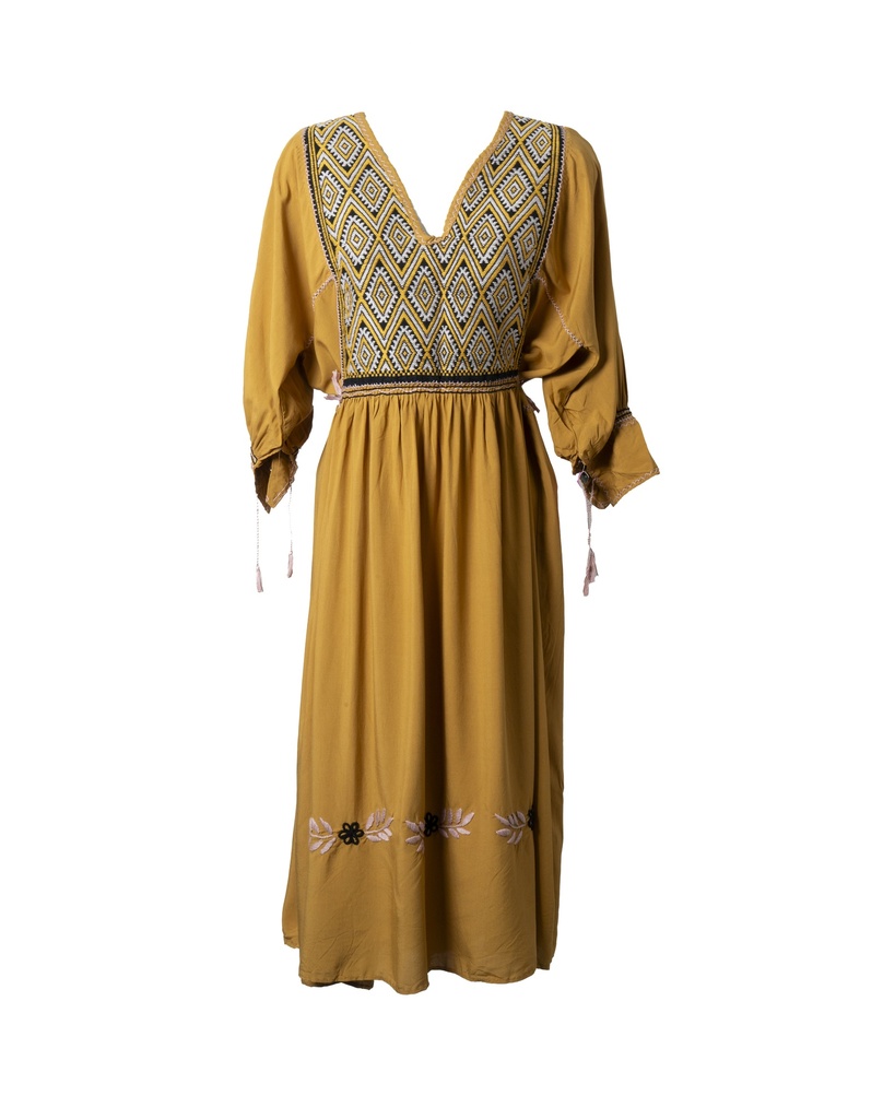 VESTIDO BORDADO EN PECHERA 