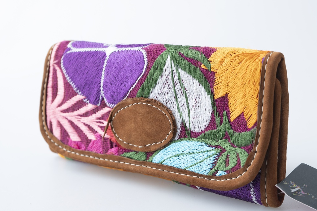 CARTERA BORDADA FLORES 