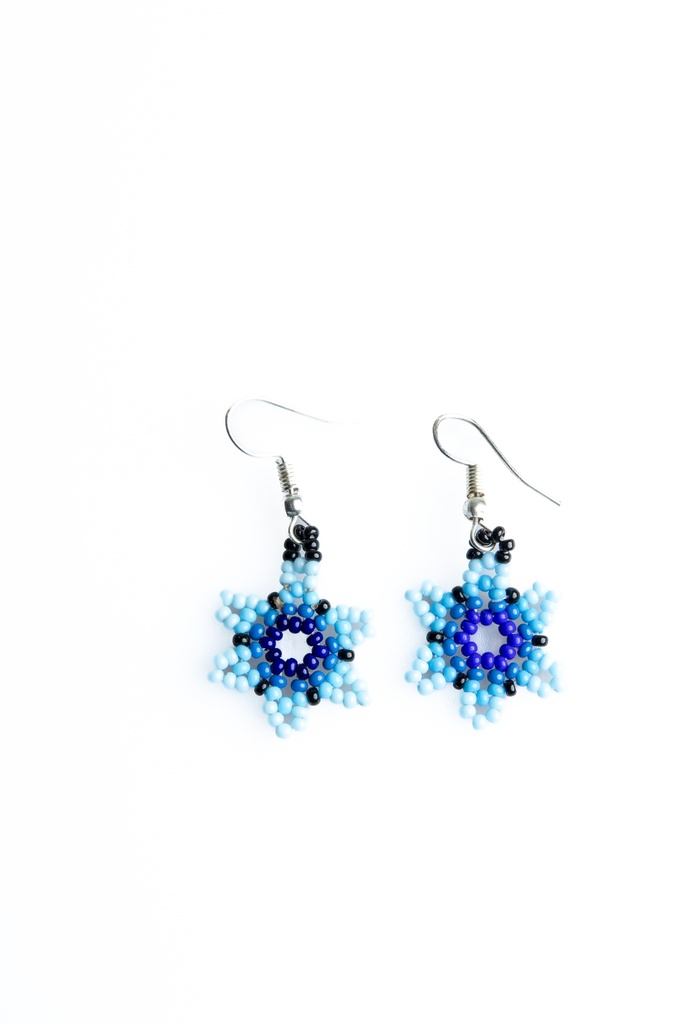 ARETES FLOR TEJIDOS CON CHAQUIRA 