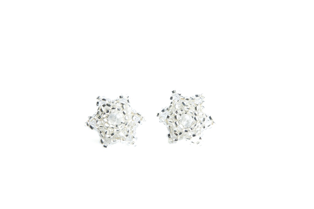 ARETES FLOR TEJIDOS CON CHAQUIRA 
