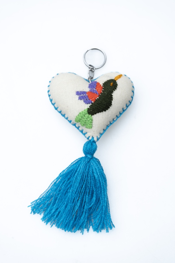 LLAVERO CORAZÓN MANTA BORDADO PÁJARO