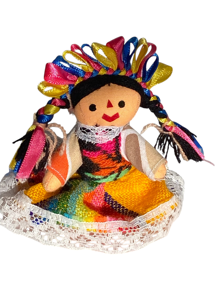 MUÑECA LELE CON DIADEMA Y TRENZA LADO