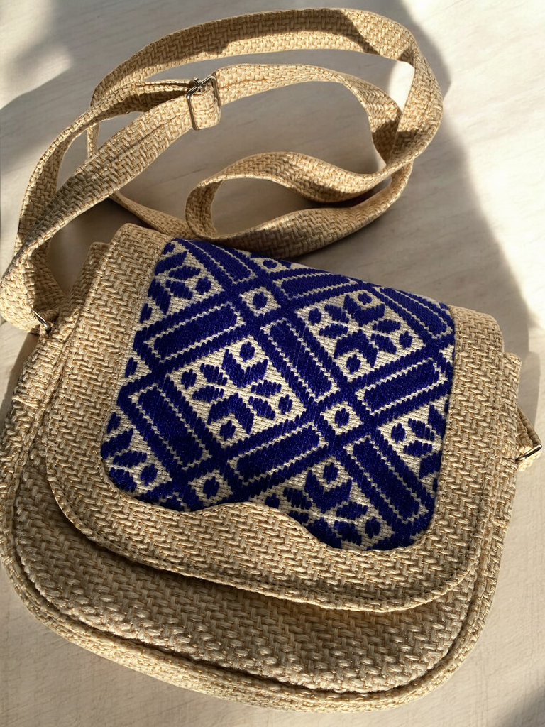 BOLSA YUTE BORDADO CON CORREA