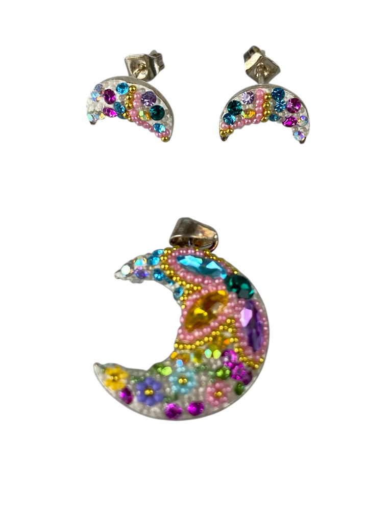 JUEGO DIJE Y ARETES LUNA COLORES