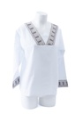 BLUSA BLANCA CON CINTA BORDADA EN CUELLO Y MANGAS